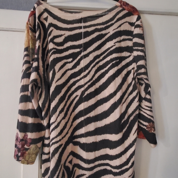 Top - Picture 2 of 3